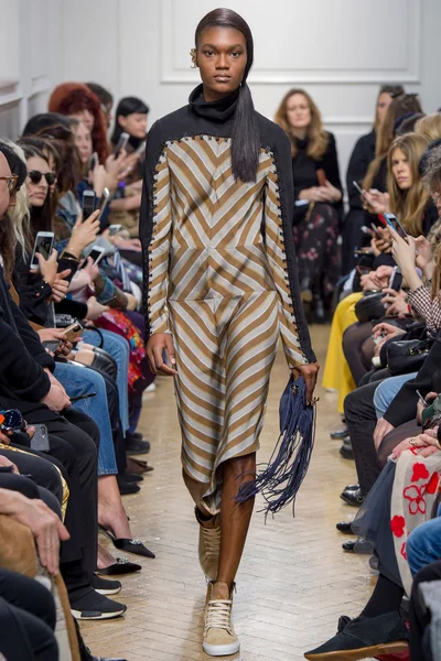 Look 30